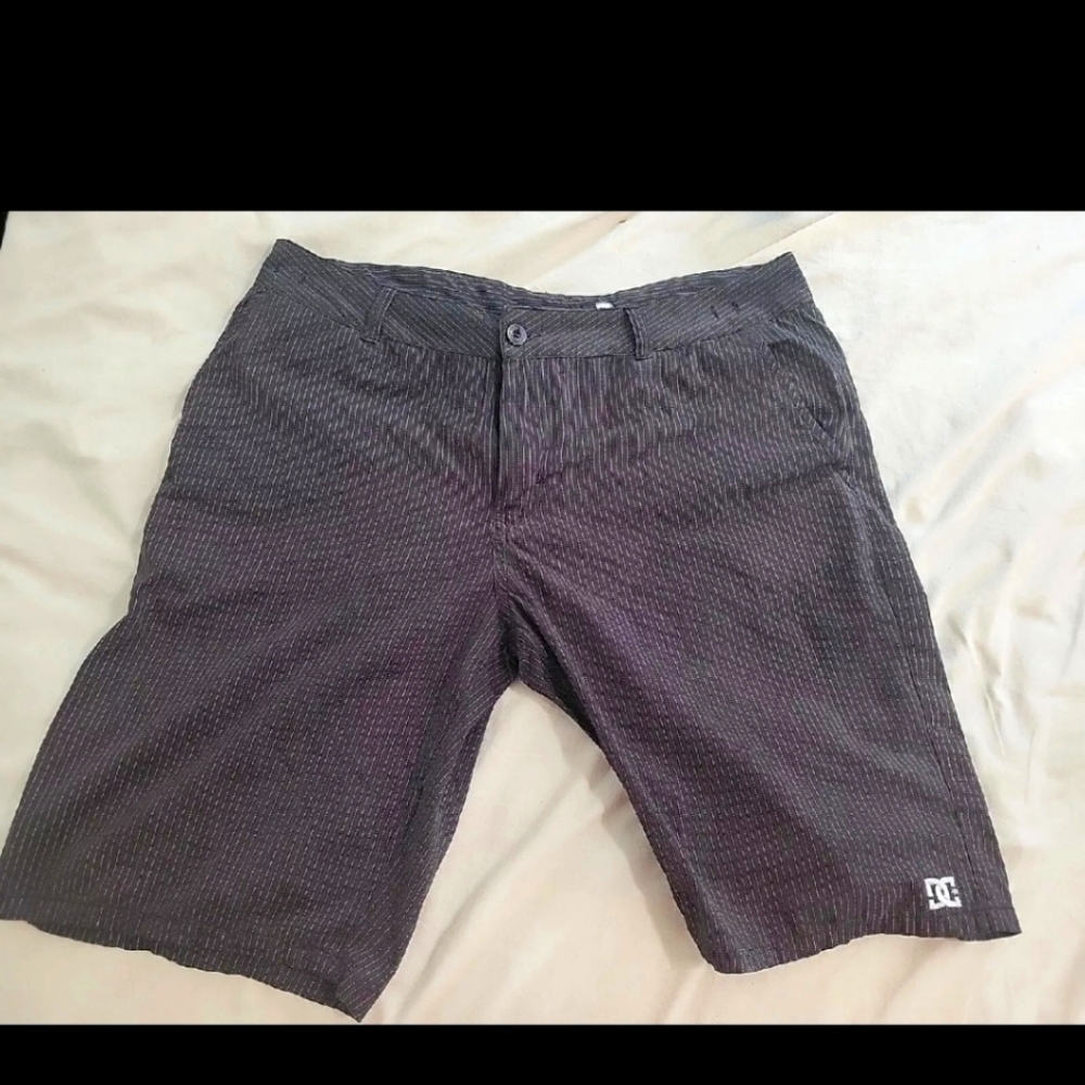 DC Men’s Grey Stripe Shorts Size 36 Streetwear Authentic Apparel Division C29